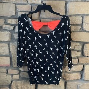 Small Black and White Quarter Sleeve Top